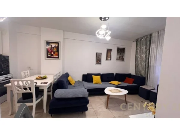 Tirane, jepet me qera apartament 1+1 Kati 8, 400 € 