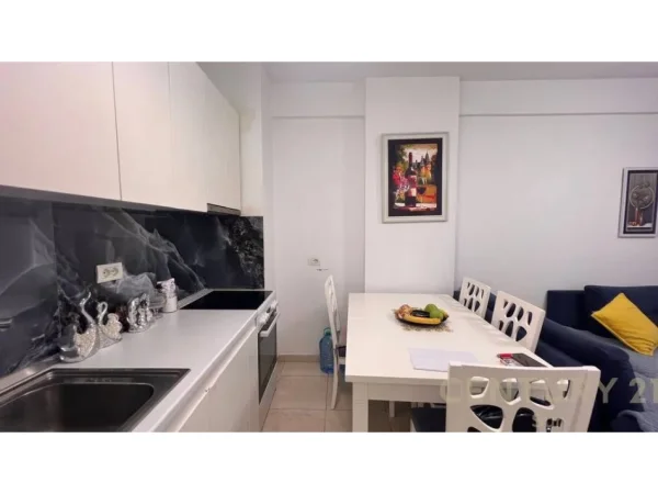Tirane, jepet me qera apartament 1+1 Kati 8, 400 € 
