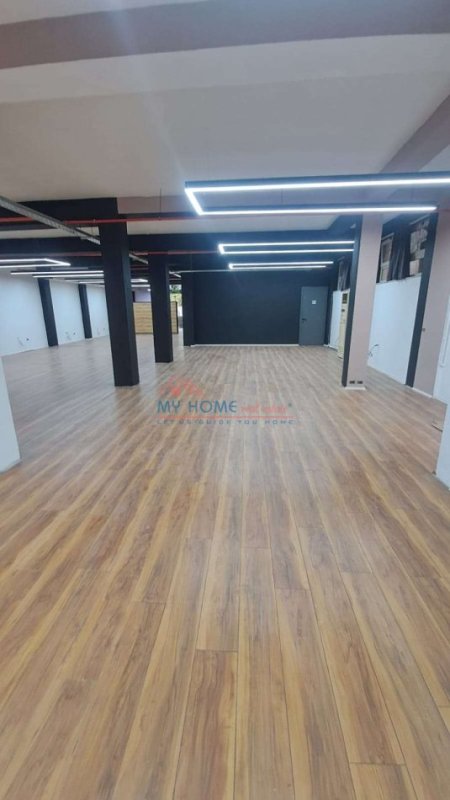 Tirane, jepet me qera ambjent biznesi Kati 0, 300 m² 2.500 € (21 Dhjetori)