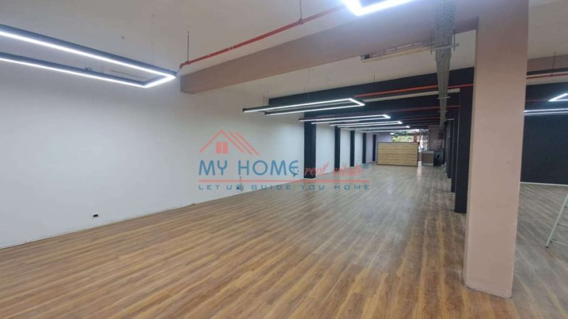 Tirane, jepet me qera ambjent biznesi Kati 0, 300 m² 2.500 € (21 Dhjetori)