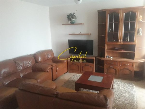 Tirane, jepet me qera apartament 2+1 Kati 5, 85 m² 500 € (BRRYLI)