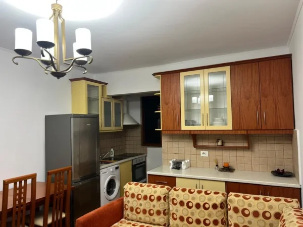 Tirane, jepet me qera apartament 2+1 Kati 5, 510 € 