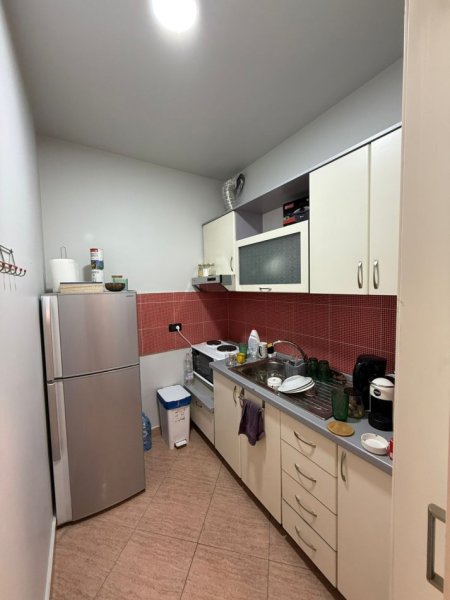 Tirane, jap me qera ambjent biznesi Kati 4, 70 m² 850 € 