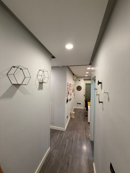 Tirane, jepet me qera zyre Kati 4, 70 m² 850 € 