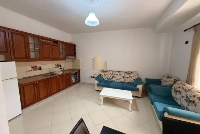 Tirane, jepet me qera apartament 2+1+Ballkon Kati 3, 100 m² 450 € (Prane Shkolles se Bashkuar)