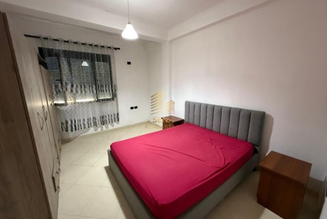 Tirane, jepet me qera apartament 2+1+Ballkon Kati 3, 100 m² 500 € (Prane Shkolles se Bashkuar)