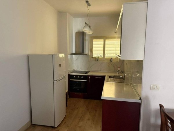 Tirane, jepet me qera apartament 1+1+Aneks+Ballkon Kati 3, 73 m² 350 € (yzberisht)