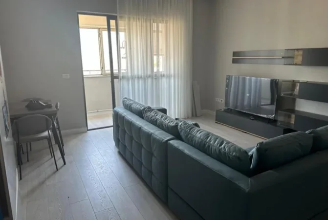 Tirane, jepet me qera apartament 2+1+Ballkon Kati 7, 80 m² 650 € (BRRYL)