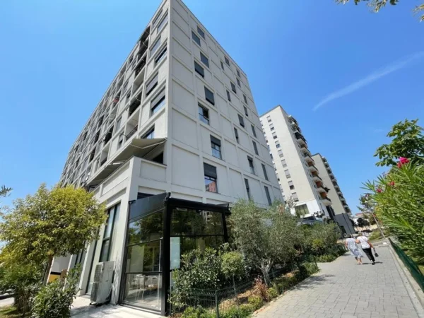 Tirane, shitet ambjent biznesi Kati 0, 176 m² 529.500 € (Rruga Kongresi i Manastirit)