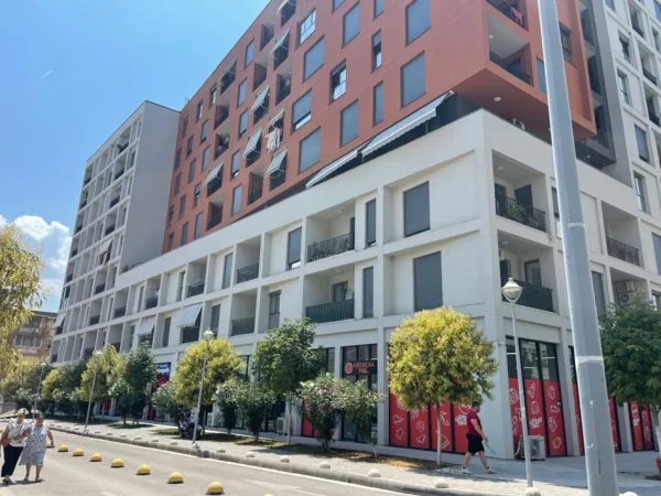 Tirane, shitet ambjent biznesi Kati 0, 176 m² 529.500 € (Rruga Kongresi i Manastirit)