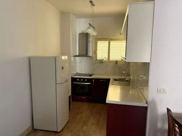 Tirane, jepet me qera apartament 1+1+Aneks+Ballkon Kati 3, 73 m² 350 € (Yzberisht)