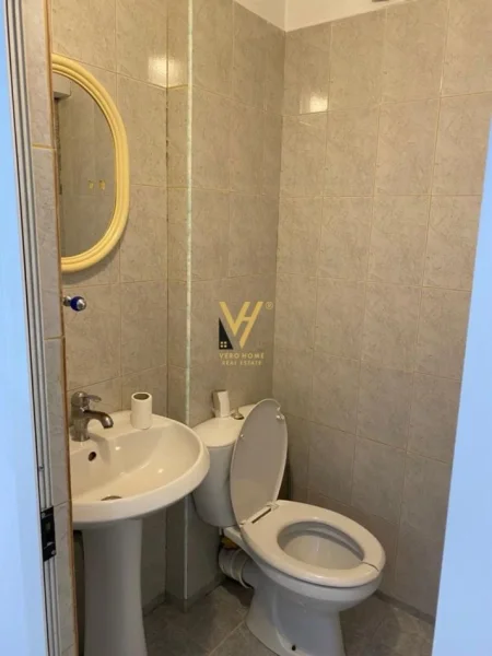 Tirane, jepet me qera ambjent biznesi Kati 1, 122 m² 1.500 € (MUZEU KOMBETAR)