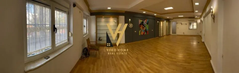 Tirane, jepet me qera ambjent biznesi Kati 1, 122 m² 1.500 € (MUZEU KOMBETAR)