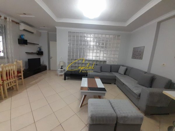 Tirane, jepet me qera apartament 1+1 Kati 1, 75 m² 350 € (FRESKU)