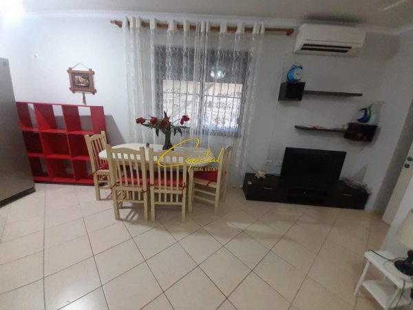 Tirane, jepet me qera apartament 1+1 Kati 1, 75 m² 350 € (FRESKU)
