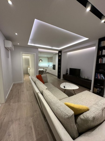 Tirane, jepet me qera apartament 2+1+Ballkon Kati 3, 90 m² 1.200 € (LIBRI UNIVERSITARE BLLOKU)