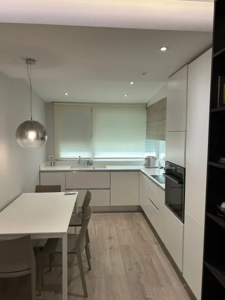 Tirane, jepet me qera apartament 2+1+Ballkon Kati 3, 90 m² 1.200 € (LIBRI UNIVERSITARE BLLOKU)