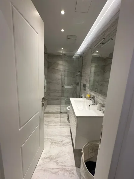 Tirane, jepet me qera apartament 2+1+Ballkon Kati 3, 90 m² 1.200 € (LIBRI UNIVERSITARE BLLOKU)