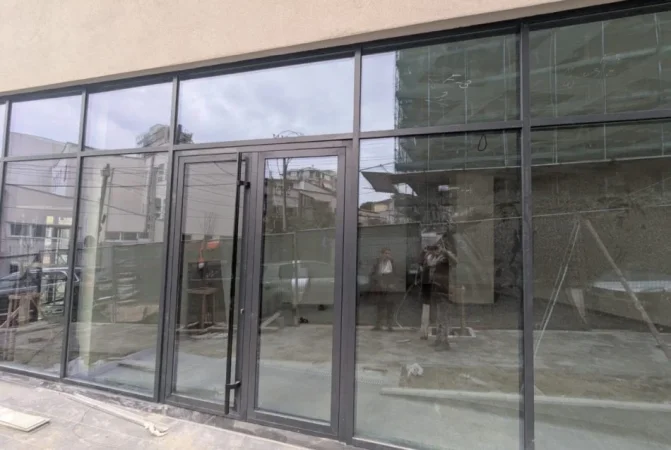 Tirane, jepet me qera ambjent biznesi Kati 0, 84 m² 1.400 € (RRUGA E ELBASANIT)