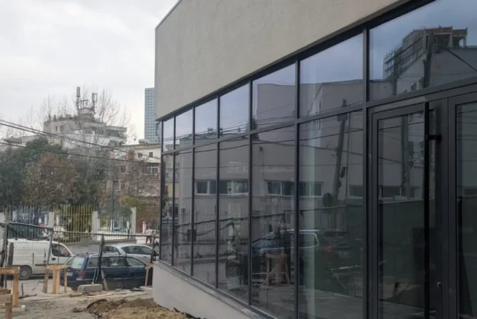 Tirane, jepet me qera ambjent biznesi Kati 0, 84 m² 1.400 € (RRUGA E ELBASANIT)