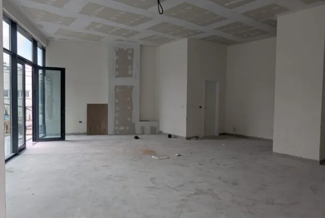 Tirane, jepet me qera ambjent biznesi Kati 0, 84 m² 1.400 € (RRUGA E ELBASANIT)