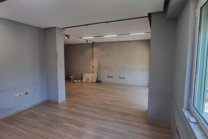 Tirane, jepet me qera zyre Kati 2, 106 m² 1.000 € (BLLOK)