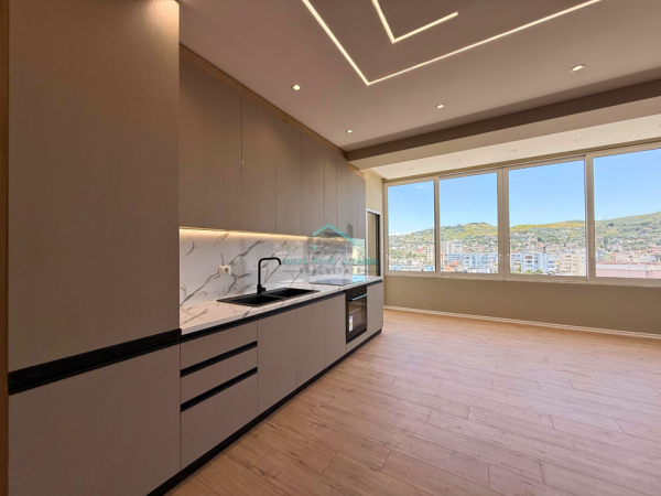 Vlore, shitet apartament+verande | Penthouse 2+1+Ballkon Kati 9, 132 m² 187.000 € (pranë Shkollës &quot;Halim Xhelo&quot;)