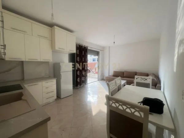 Tirane, jepet me qera apartament 2+1 Kati 3, 90 m² 450 € (Fresku)