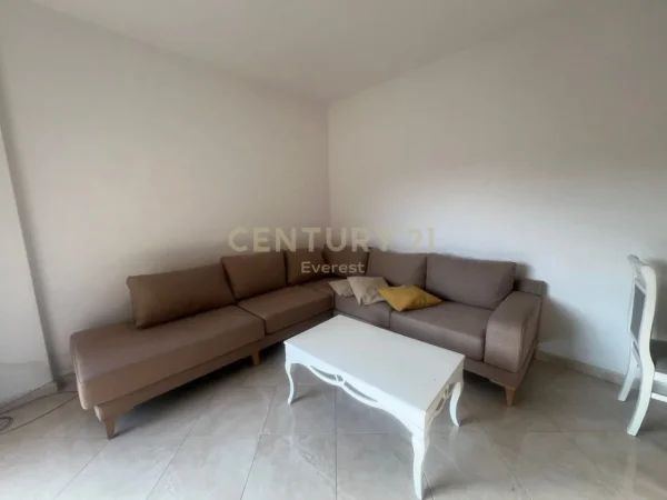Tirane, jepet me qera apartament 2+1 Kati 3, 90 m² 450 € (Fresku)