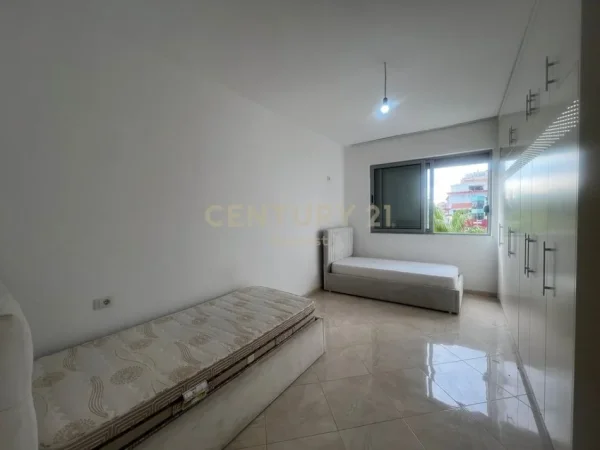 Tirane, jepet me qera apartament 2+1 Kati 3, 90 m² 450 € (Fresku)