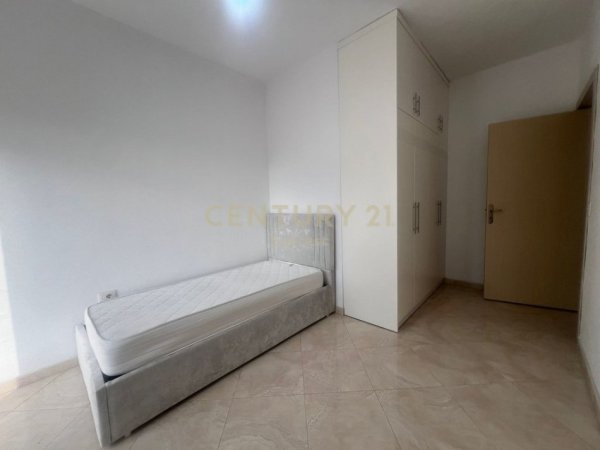 Tirane, jepet me qera apartament 2+1 Kati 3, 90 m² 450 € (Fresku)