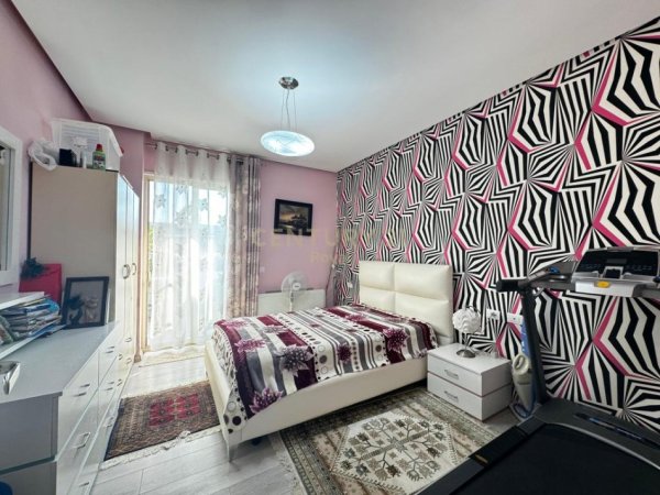 Tirane, shitet apartament 4+1+Ballkon Kati 6, 219 m² 300.000 € (Fresk, prane shkolles 17 Shkurti)
