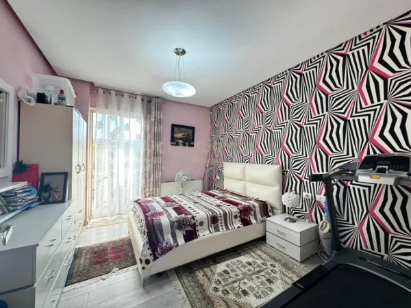 Tirane, shitet apartament 4+1+Ballkon Kati 6, 219 m² 300.000 € (Fresk, prane shkolles 17 Shkurti)