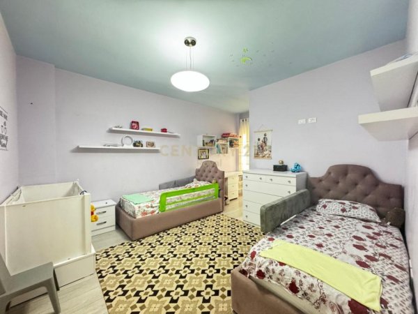 Tirane, shitet apartament 4+1+Ballkon Kati 6, 219 m² 300.000 € (Fresk, prane shkolles 17 Shkurti)