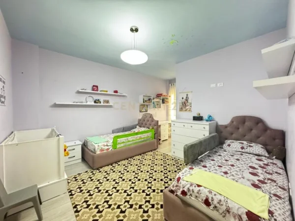 Tirane, shitet apartament 4+1+Ballkon Kati 6, 219 m² 300.000 € (Fresk, prane shkolles 17 Shkurti)