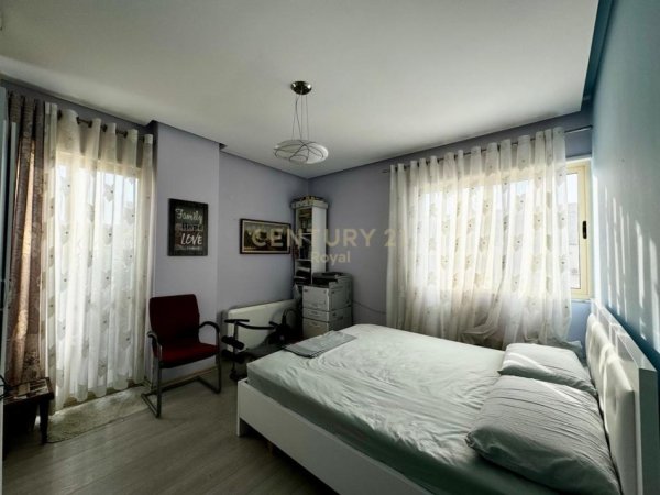 Tirane, shitet apartament 4+1+Ballkon Kati 6, 219 m² 300.000 € (Fresk, prane shkolles 17 Shkurti)