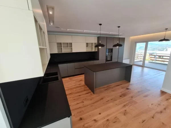 Tirane, shitet Vile 3 Katshe , 480 m² (long hill residence)