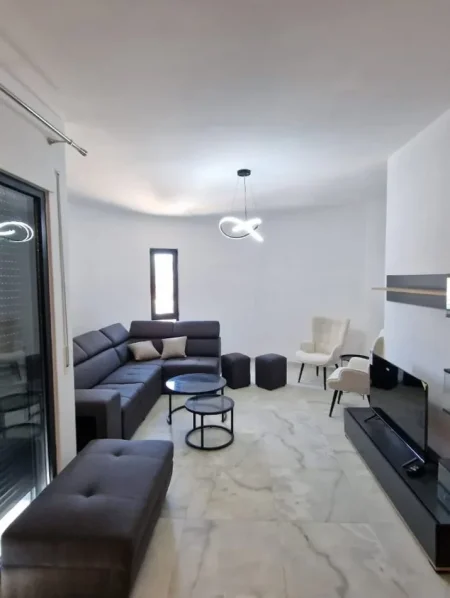 Tirane, jepet me qira apartament 2+1 Kati 3, 96 m²