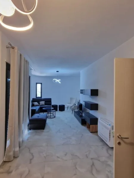 Tirane, jepet me qira apartament 2+1 Kati 3, 96 m²