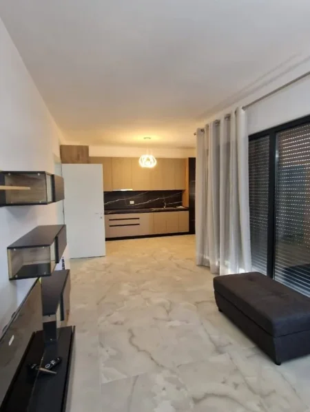 Tirane, jepet me qira apartament 2+1 Kati 3, 96 m²