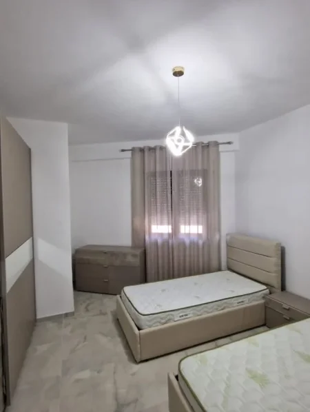 Tirane, jepet me qira apartament 2+1 Kati 3, 96 m²