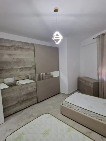 Tirane, jepet me qira apartament 2+1 Kati 3, 96 m²