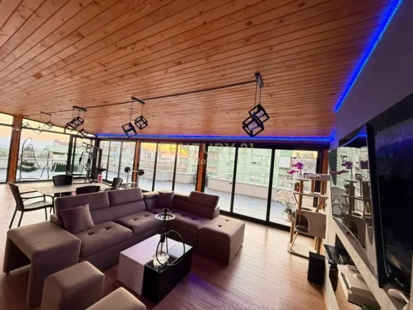 Tirane, shitet apartament+verande | Penthouse 3+1 Kati 5, 262 m² 300.000 € (Fresk)