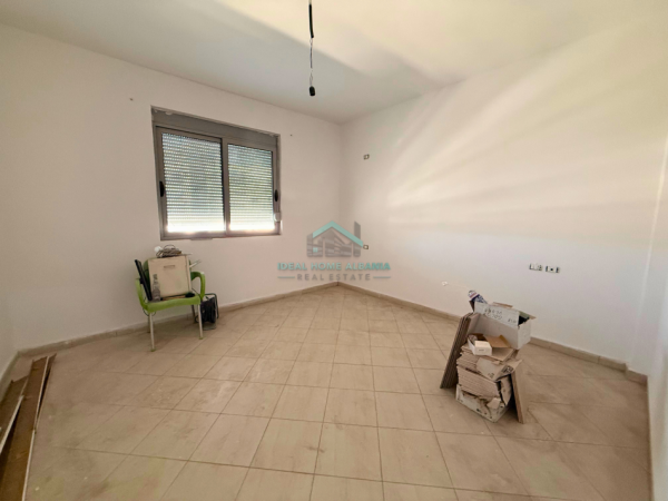 Vlore, shitet apartament 1+1+Ballkon Kati 8, 77 m² 97.000 € (Bulevardi &quot;IsmaiL Qemali&quot;)