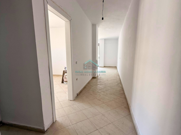 Vlore, shitet apartament 1+1+Ballkon Kati 8, 77 m² 97.000 € (Bulevardi &quot;IsmaiL Qemali&quot;)