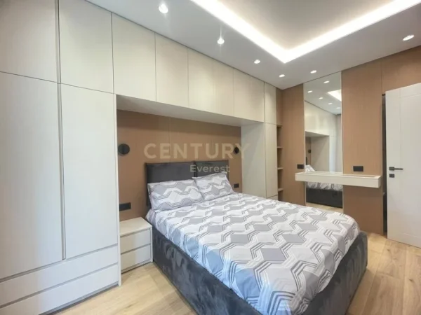 Tirane, jepet me qera apartament 2+1 Kati 2, 110 m² 800 € (Kinostudio)