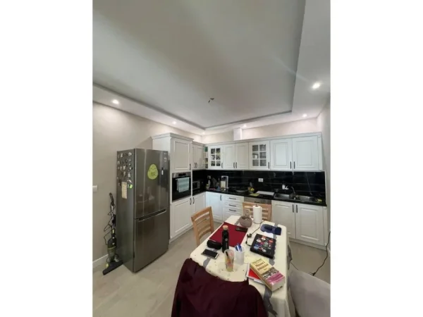 Tirane, jepet me qera apartament 2+1 Kati 5, 82 m² 800 € (Myslym shyri)