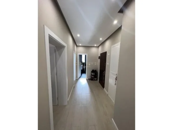 Tirane, jepet me qera apartament 2+1 Kati 5, 82 m² 800 € (Myslym shyri)