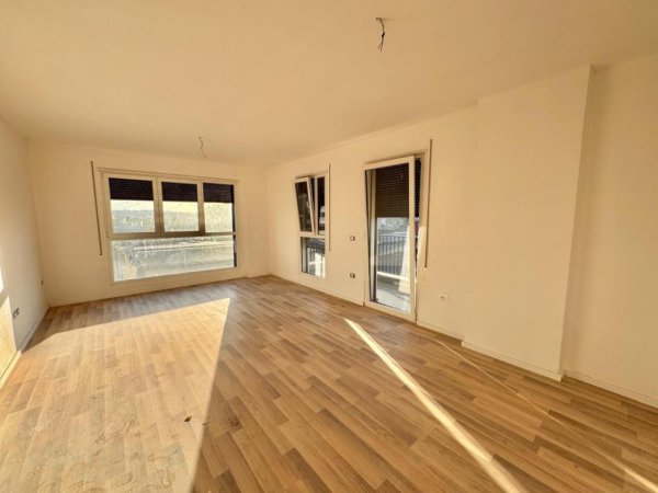 Tirane, jepet me qera ambjent biznesi Kati 4, 99 m² 450 € (Don Bosko)