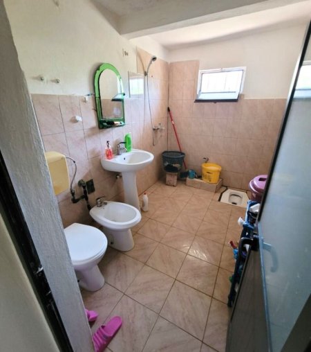 Kavaje, shitet shtepi 2+1+Ballkon Kati 1, 850 m² 45.000 € (Kavaje)